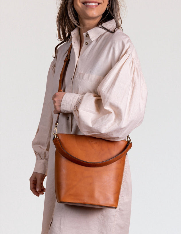 Bobbi Bucket Bag Maxi Cognac Classic Leather