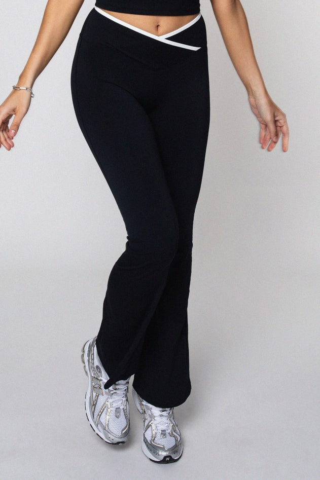 Ace Flare Pants Black