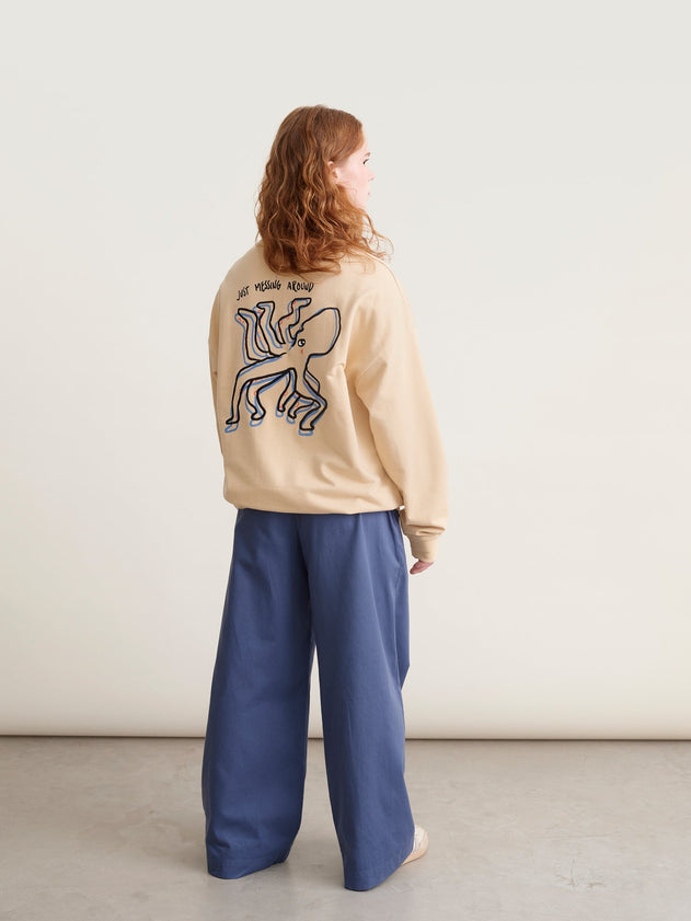 Messing Around Sweatshirt Beige
