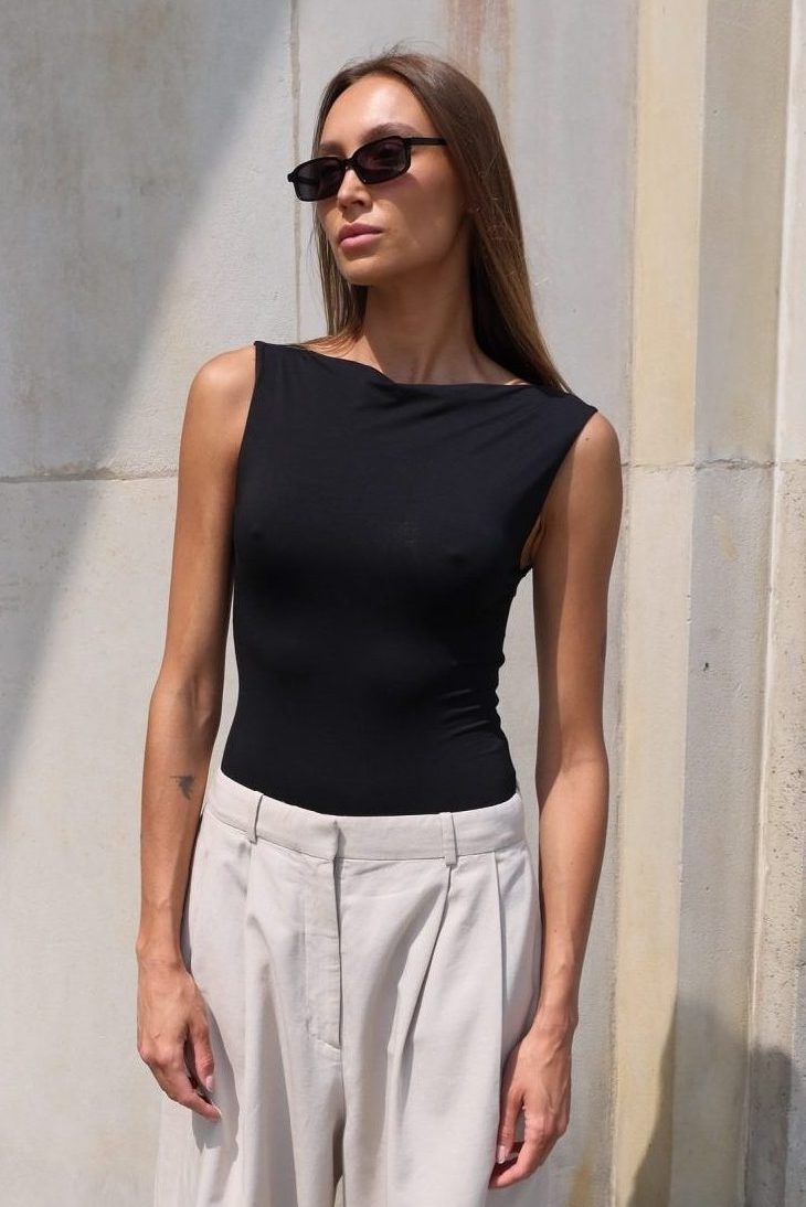 Body With Slit Neckline Short Black