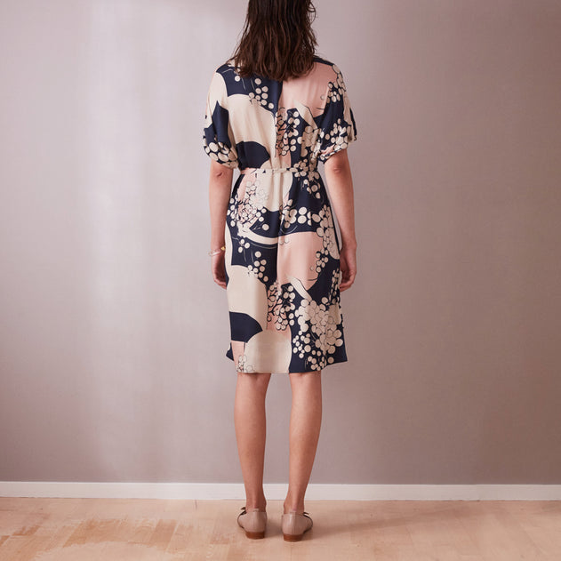 Short V-Neck Day Dress Japan Print