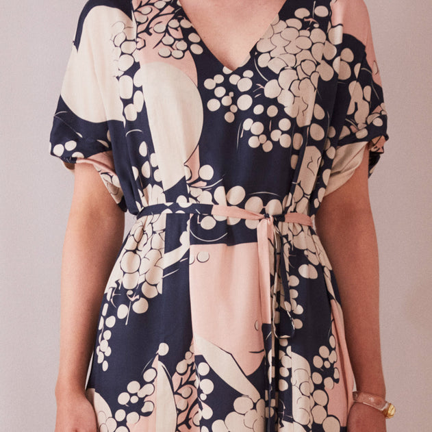 Short V-Neck Day Dress Japan Print