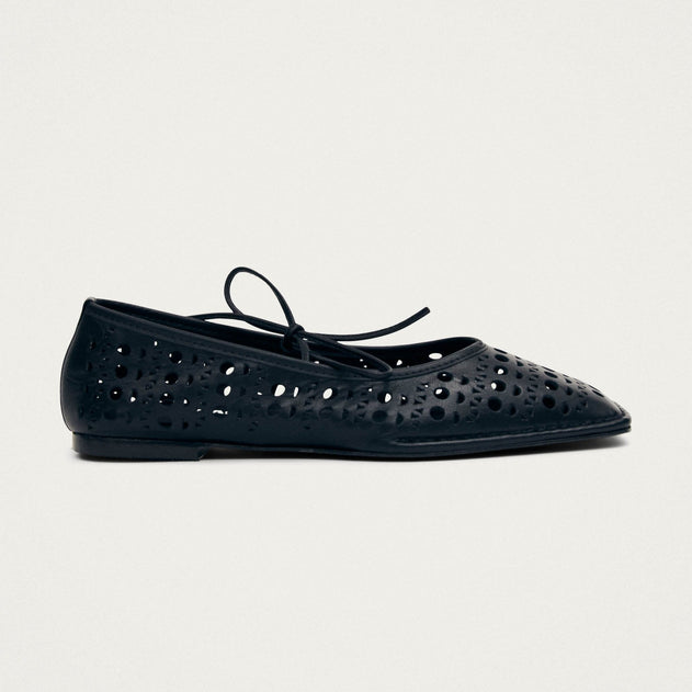 Sway Slit Leather Ballet Flats Black