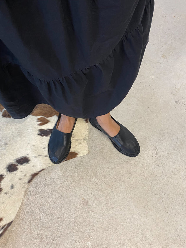 Total Black Slippers