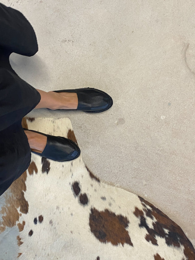 Total Black Slippers