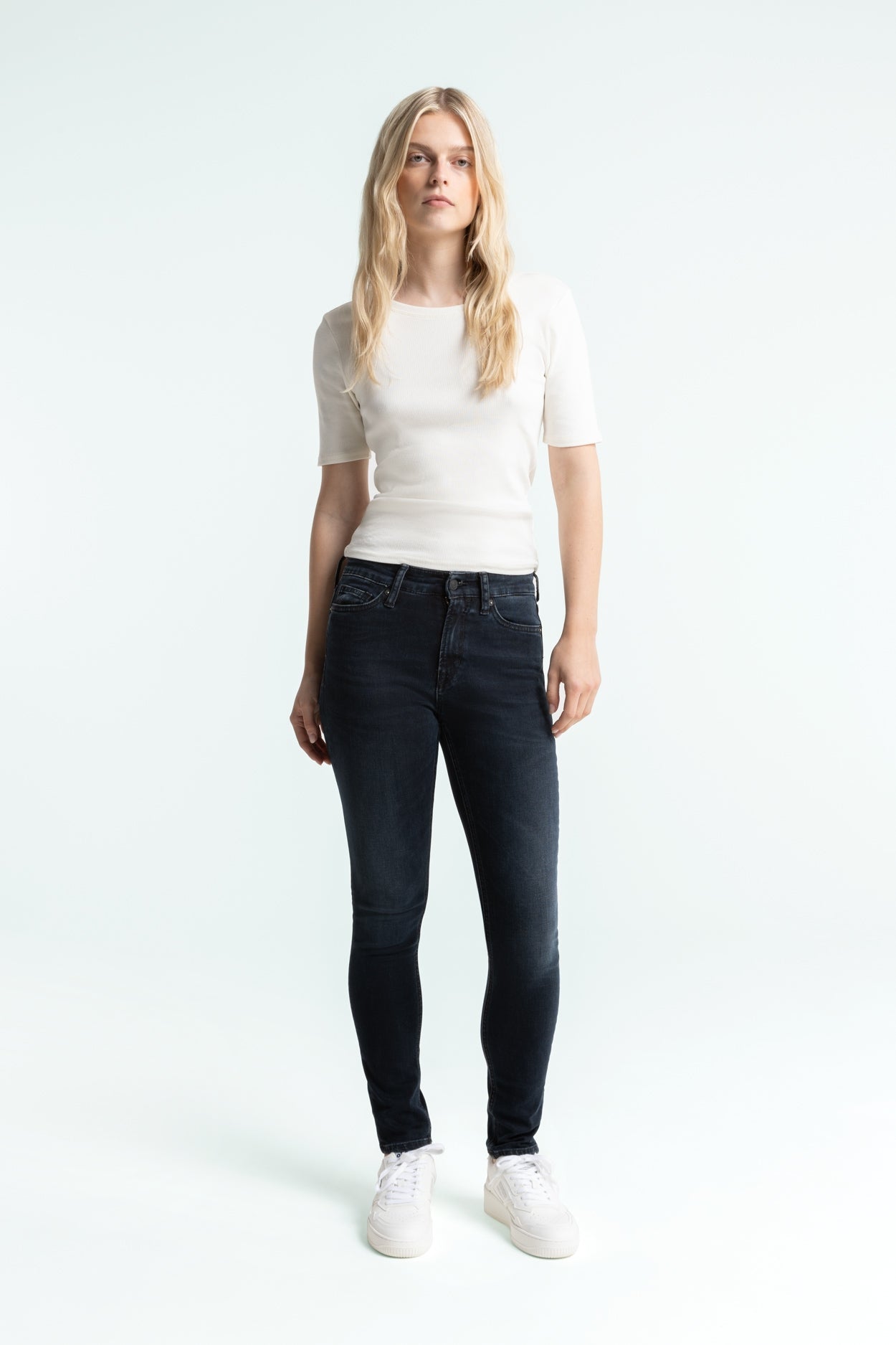 Juno Medium Jeans Blue Black Worn