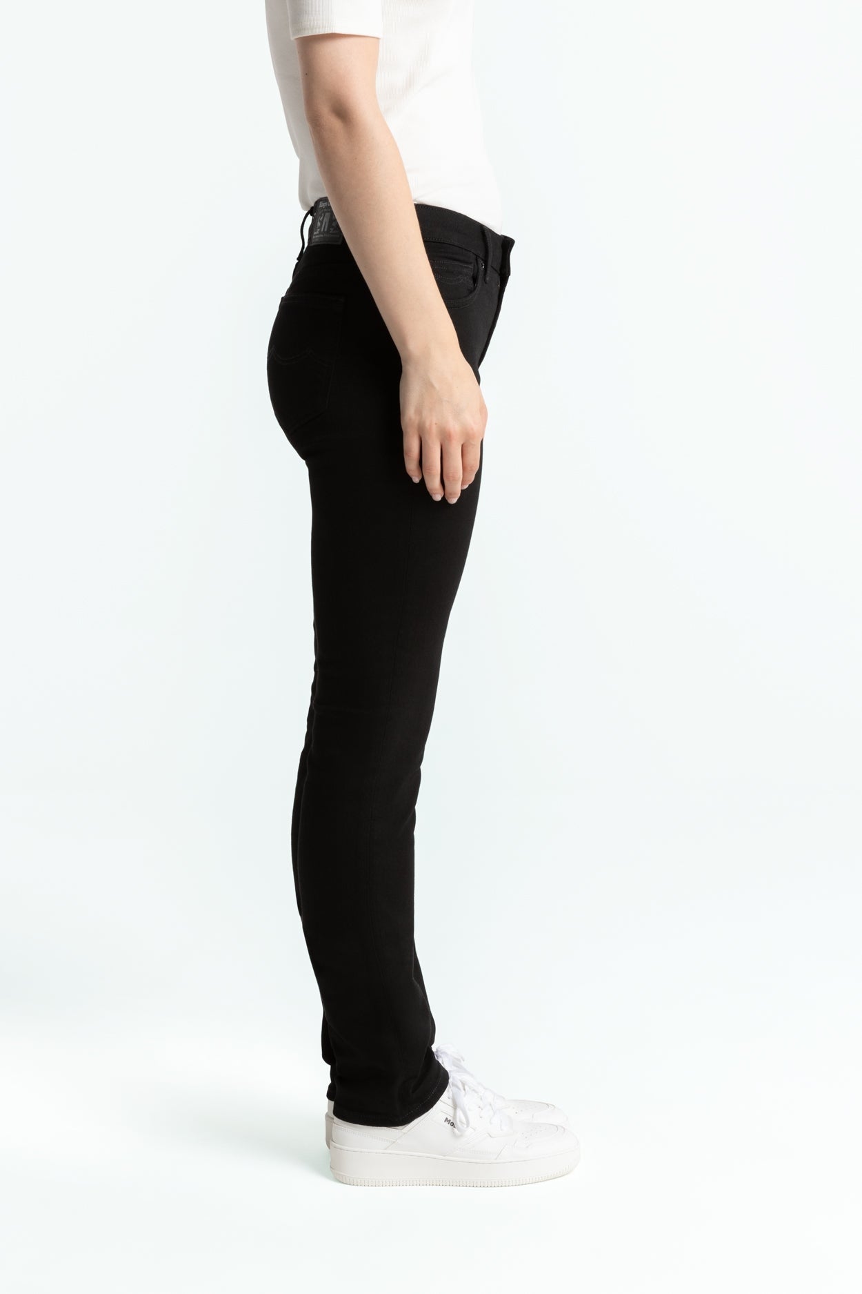 Emi Jeans Stay Black Rinse