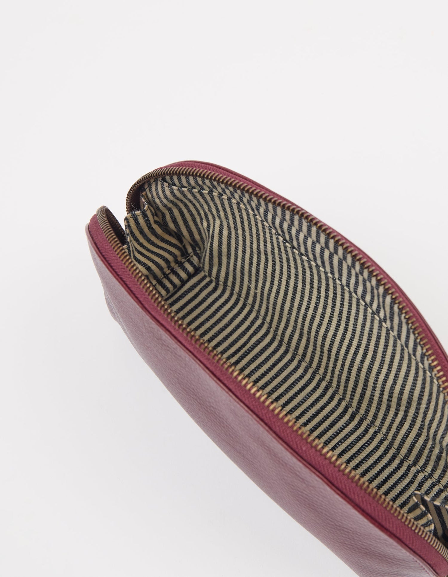 Make up Case Medium Soft Grain Dark Cherry
