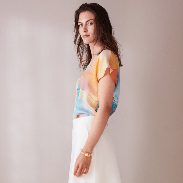 Short Sleeve V-Neck Tee Umbrella Print