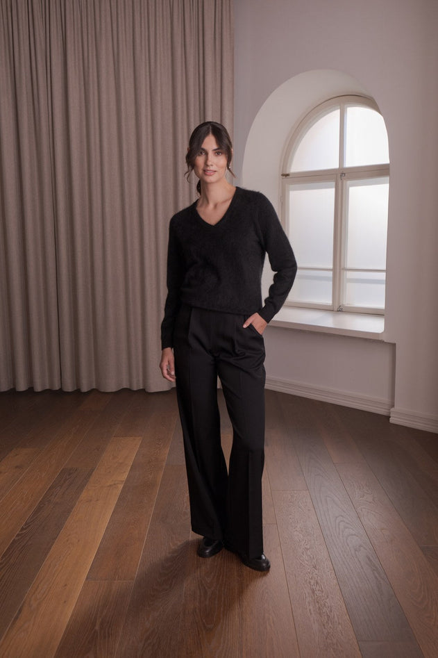 Long-sleeved Cashmere V-Neck Sweater Black