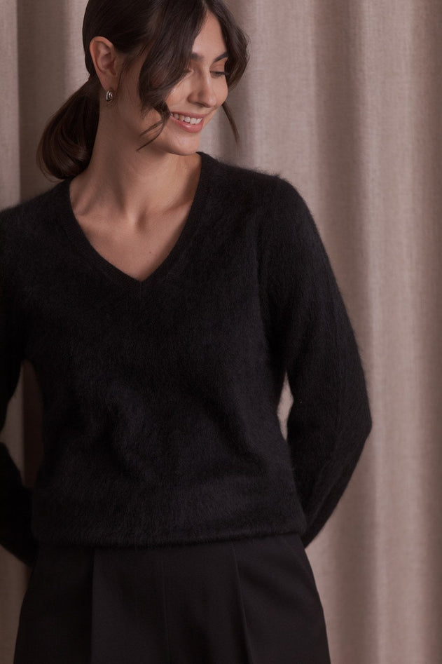 Long-sleeved Cashmere V-Neck Sweater Black