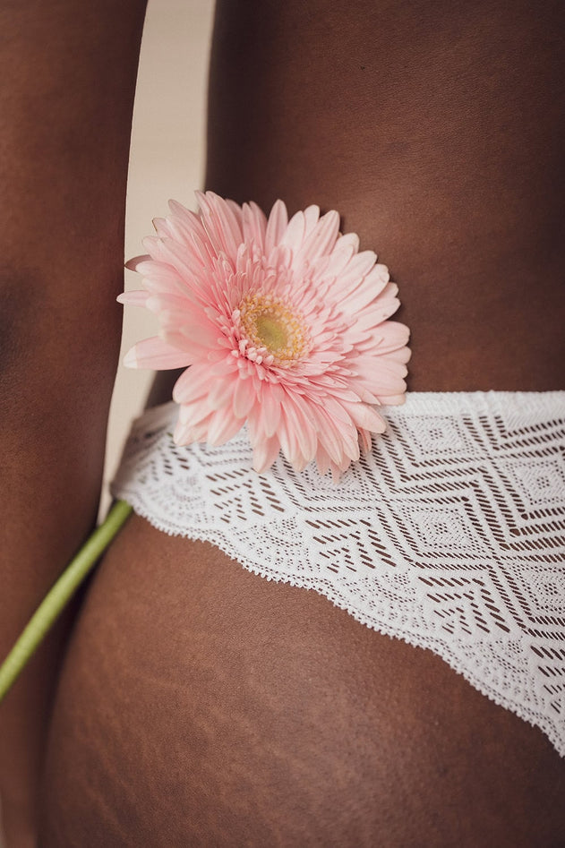 Dawa Thongs White