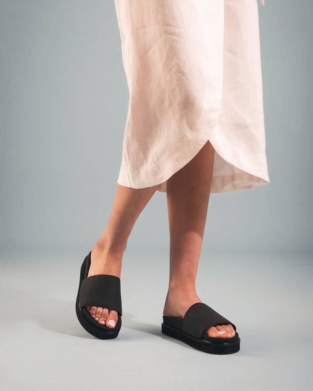 Okina Sandals Black