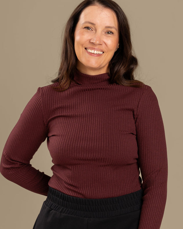 Ribbed Turtleneck Burgundy