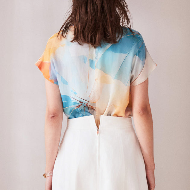 Short Sleeve V-Neck Tee Umbrella Print