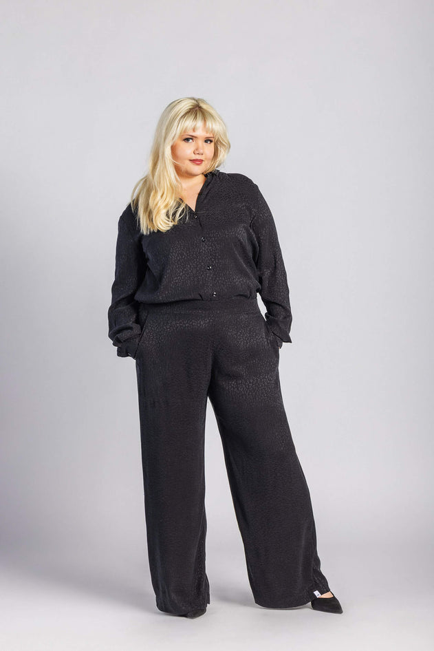Chloe Collared Shirt Black Leo
