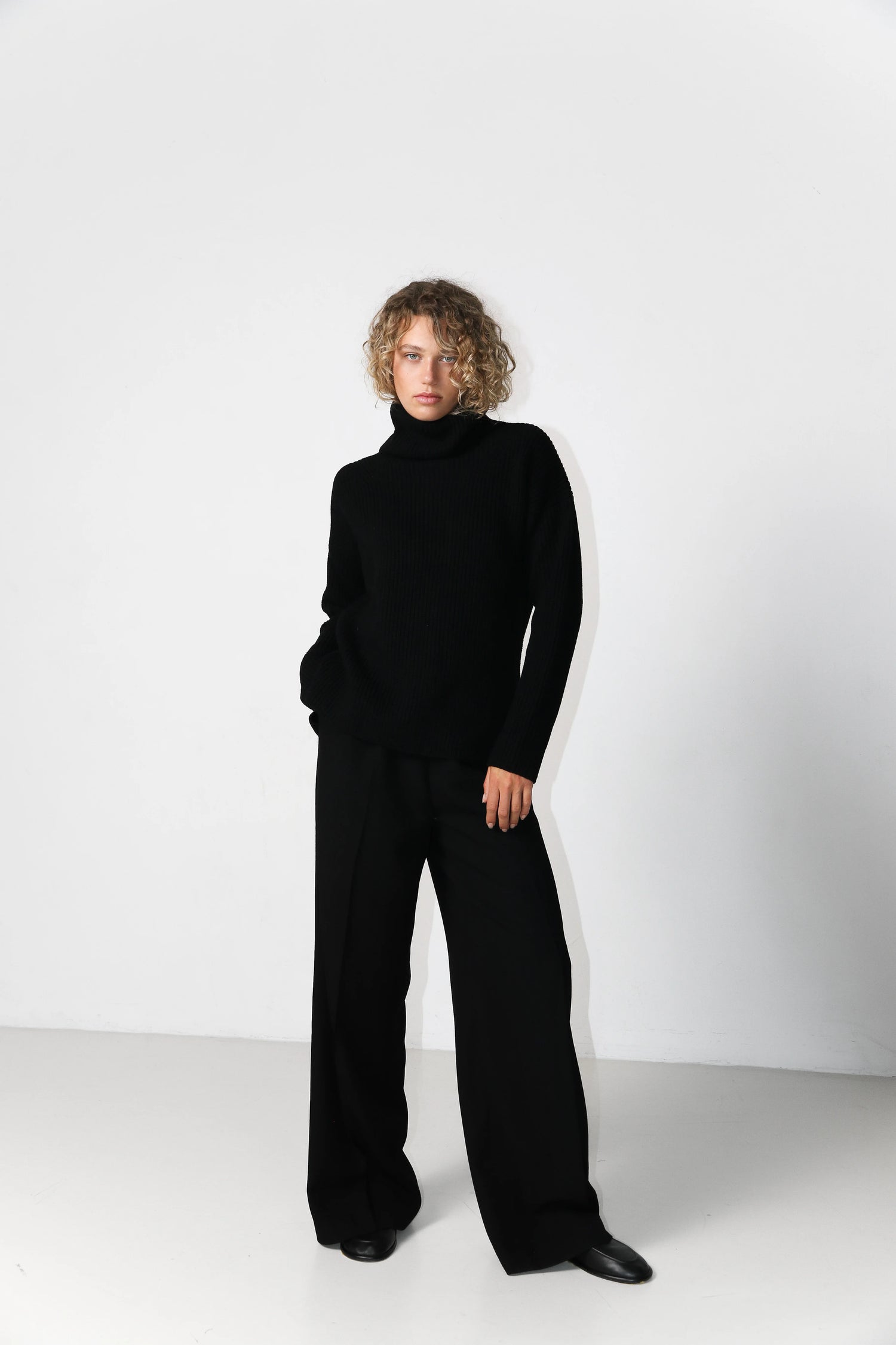 Heavy Roll Neck Black