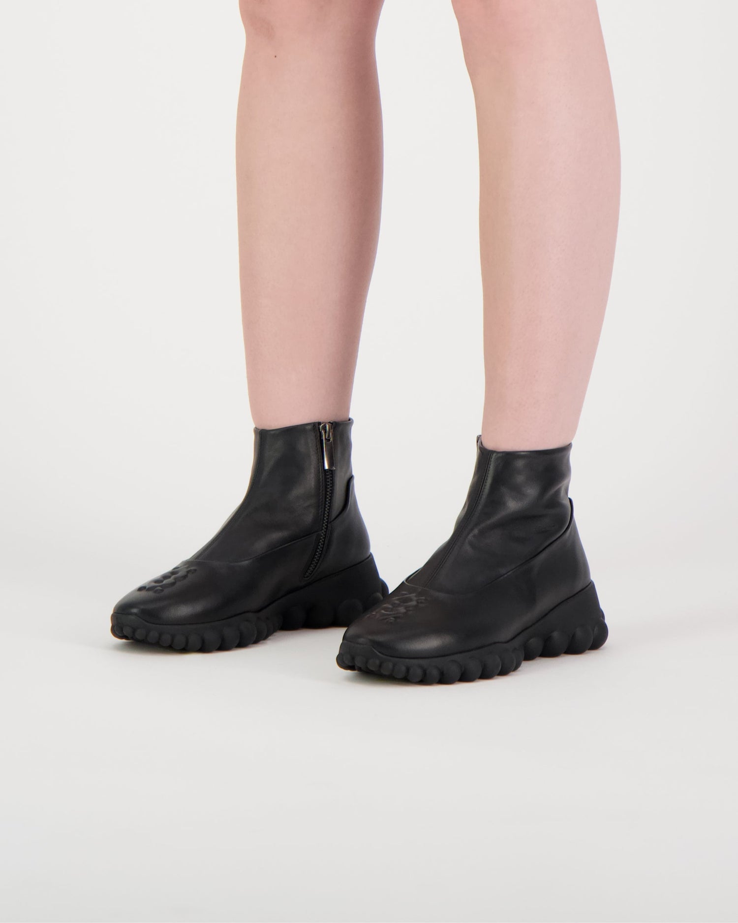 Sisterhood Boots Black