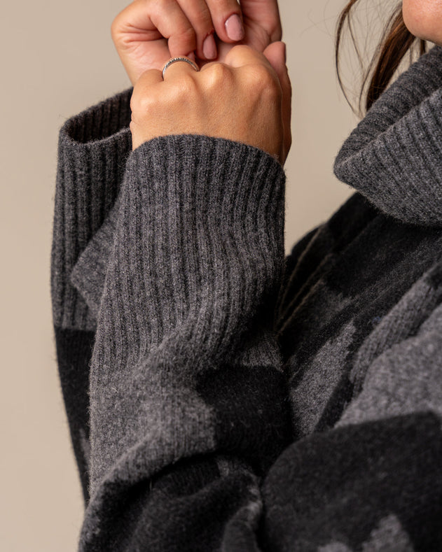 Utu Turtleneck Knit Dark Grey