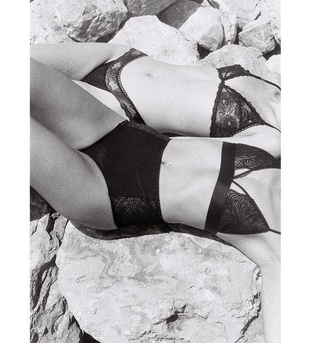 Earth Black High Triangle Underwear Set