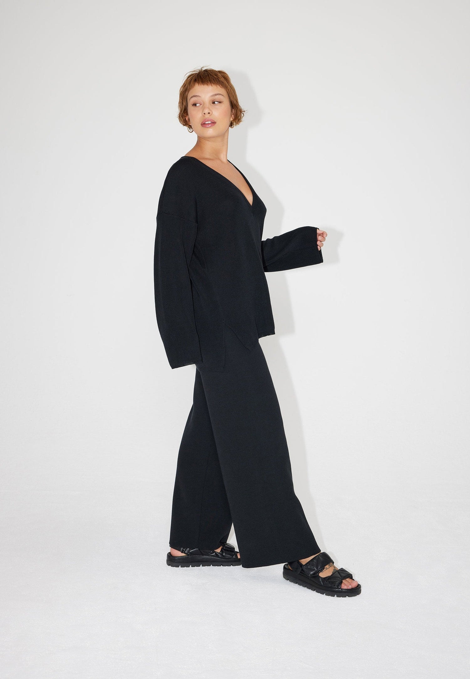 Merino V Neck Black