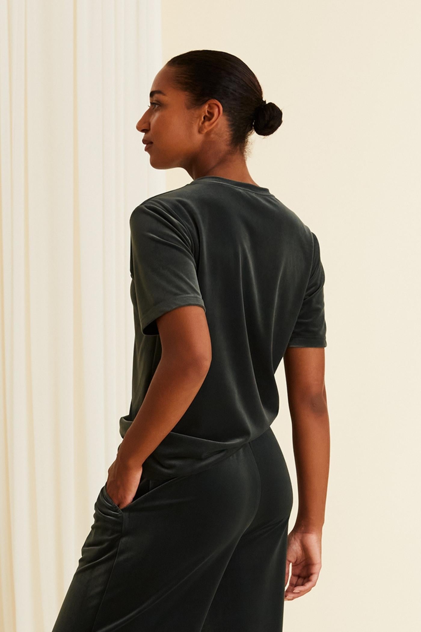 Amina Velour Velvet T-Shirt Ivy Green
