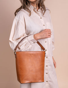 Bobbi Bucket Bag Maxi Cognac Classic Leather