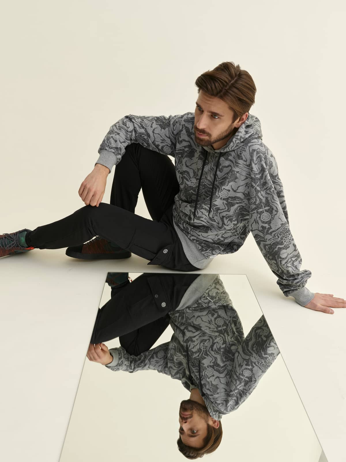 Akvamarini Hoodie Grey Print