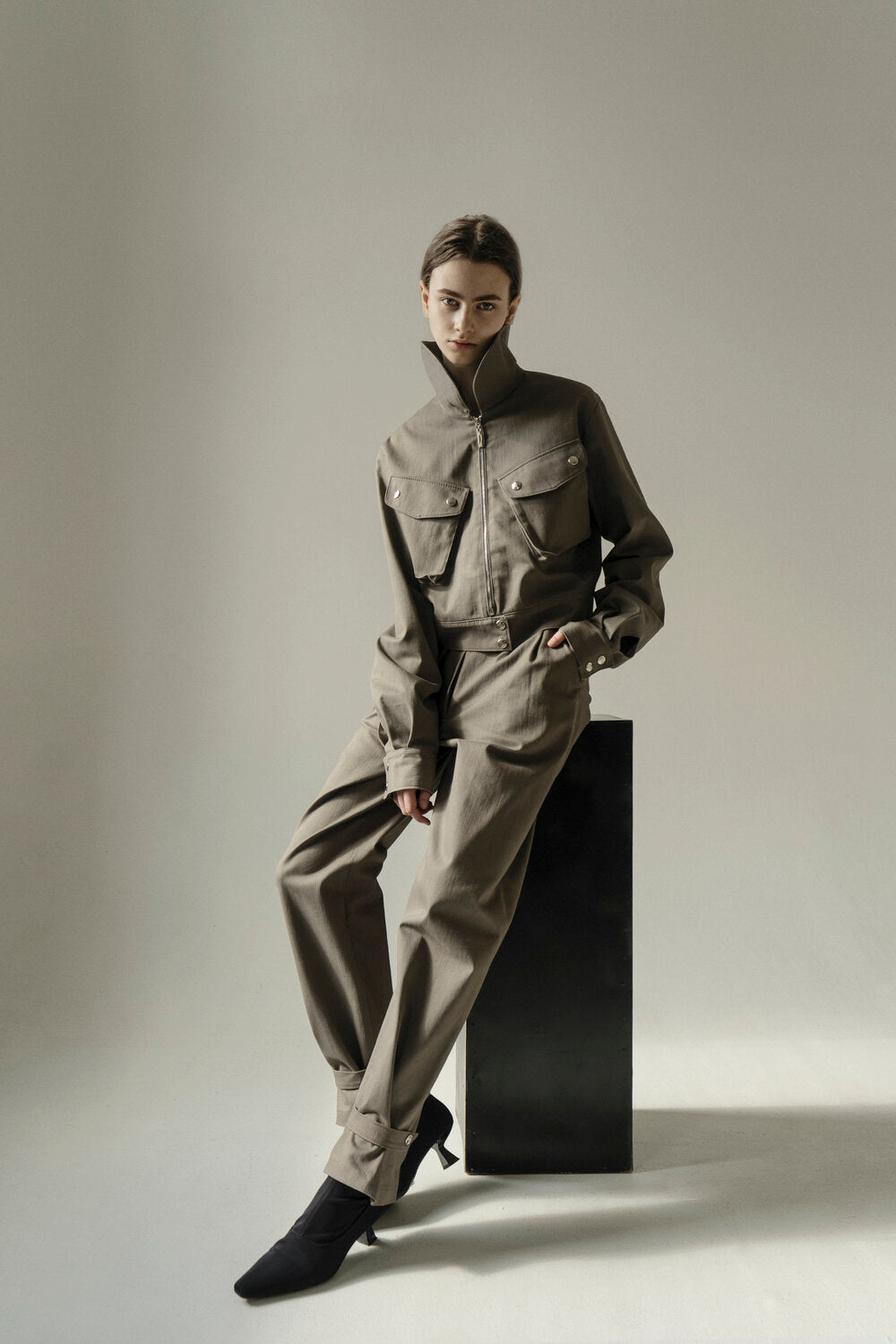 Extra High-Waisted Cuff Pants Grey