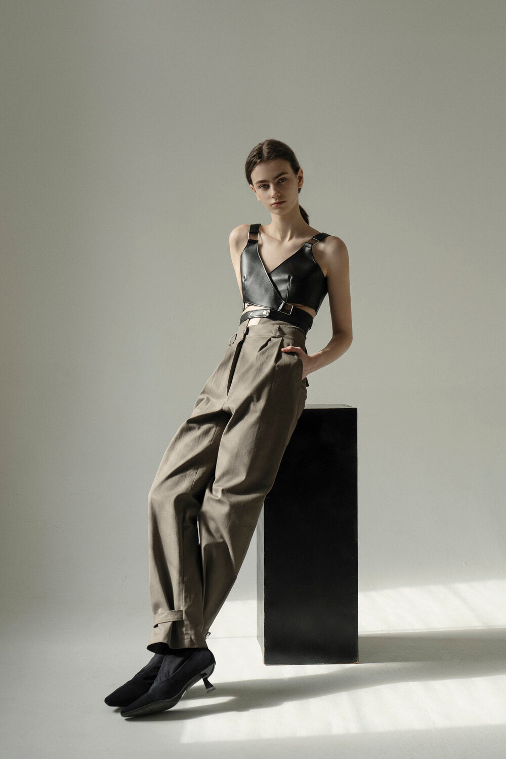 Extra High-Waisted Cuff Pants Grey