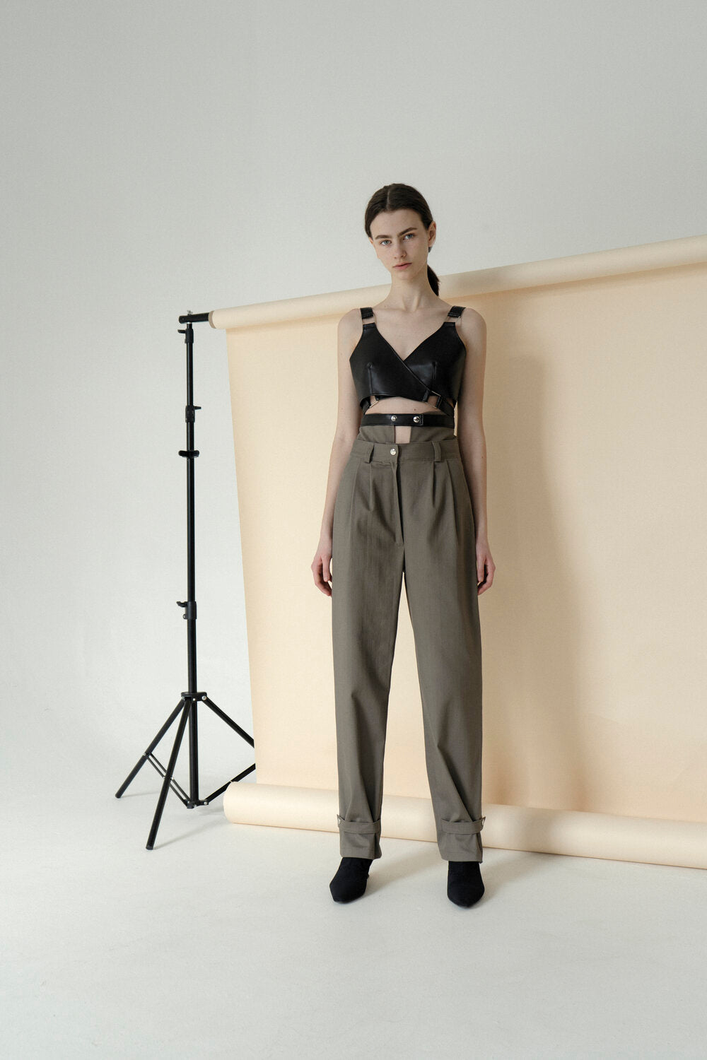 Extra High-Waisted Cuff Pants Grey