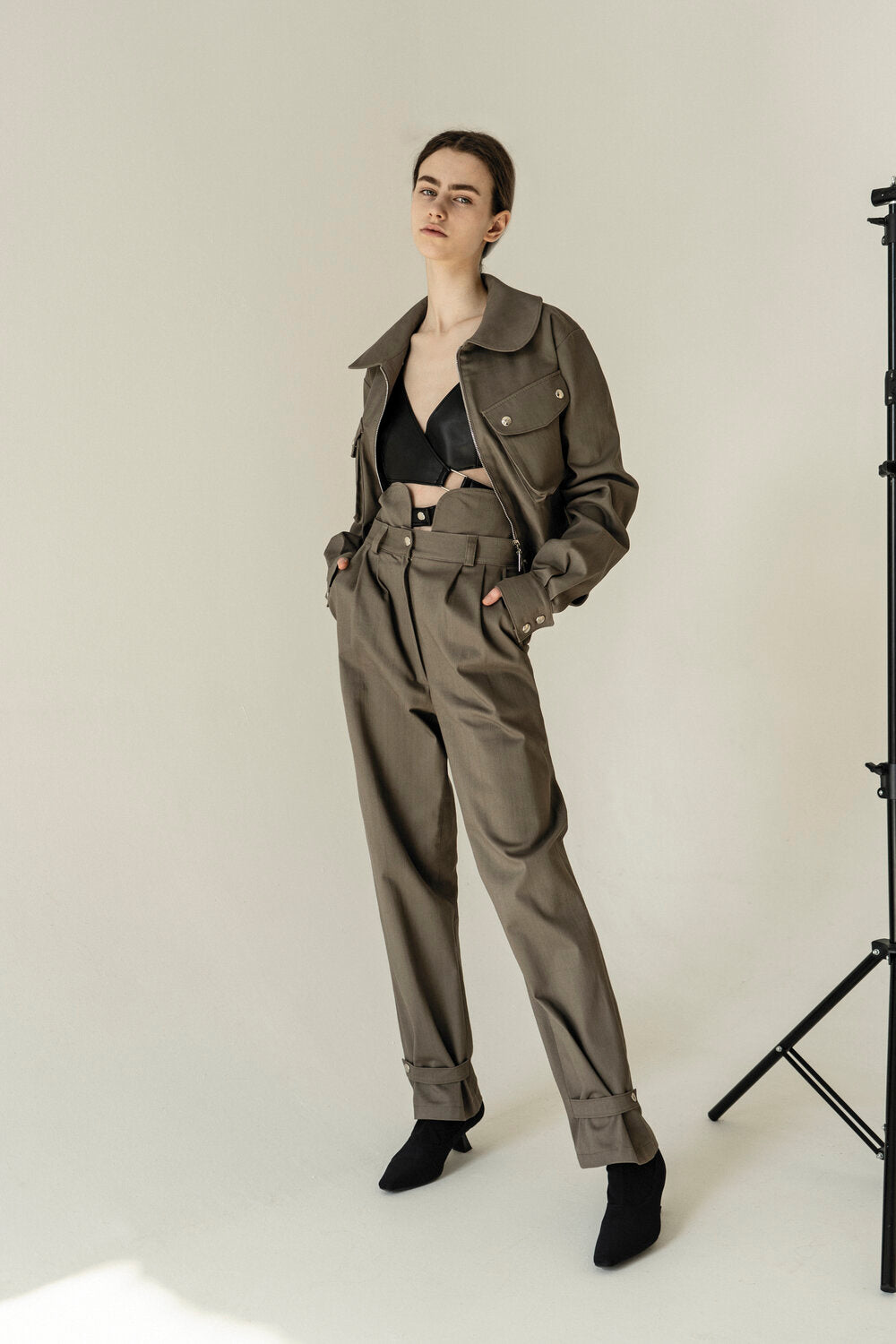 Extra High-Waisted Cuff Pants Grey