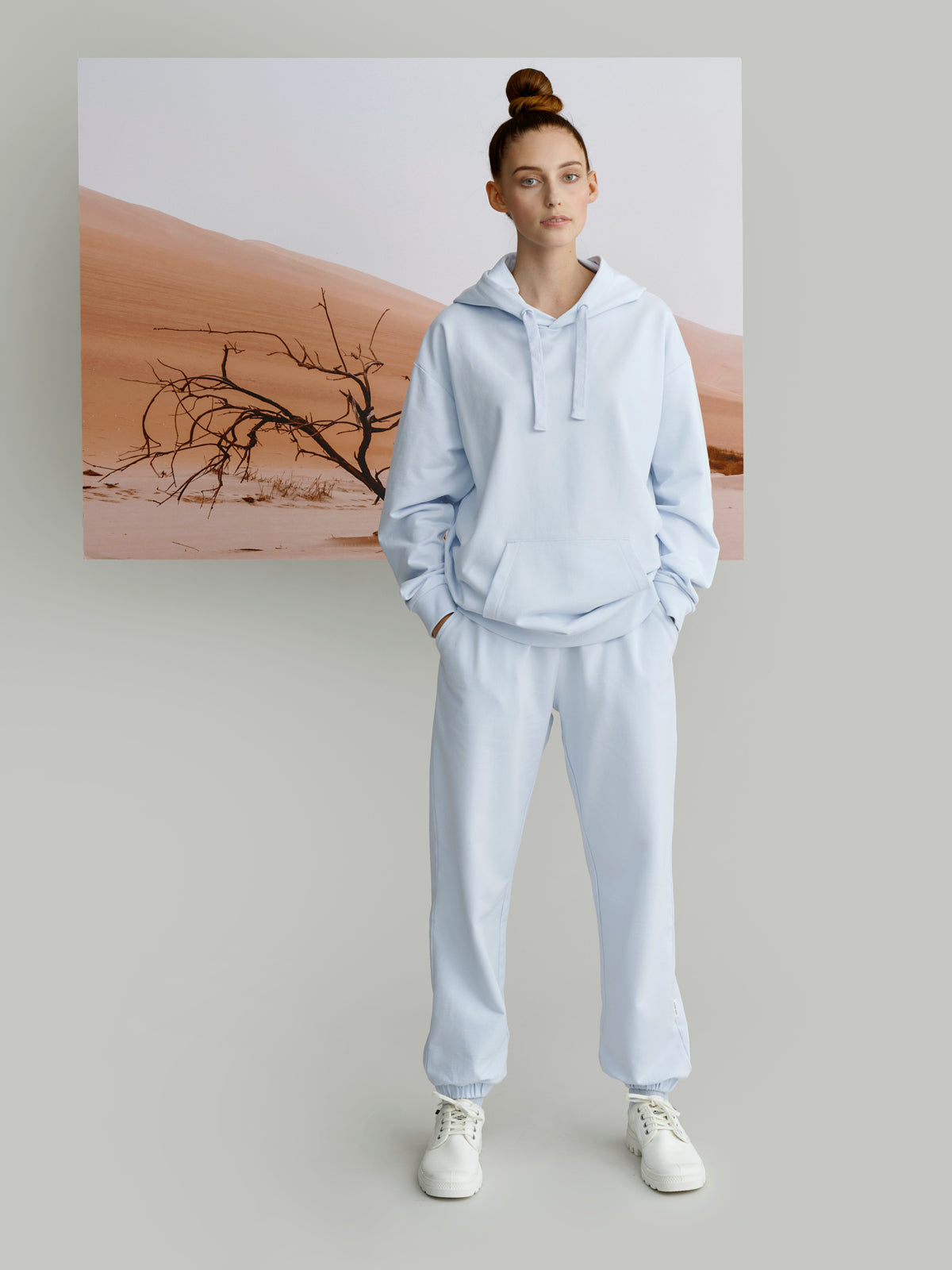 Neittävä Hoodie Light Blue