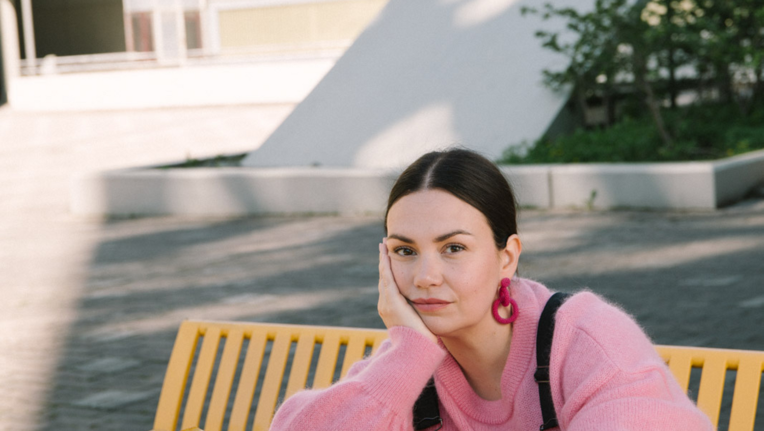 Gilr in  pink jumper.