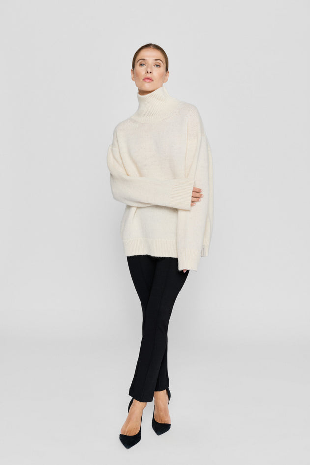 Oma Knitted Turtleneck Ivory