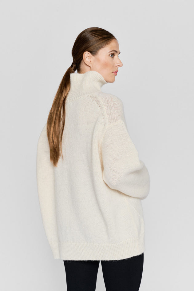 Oma Knitted Turtleneck Ivory