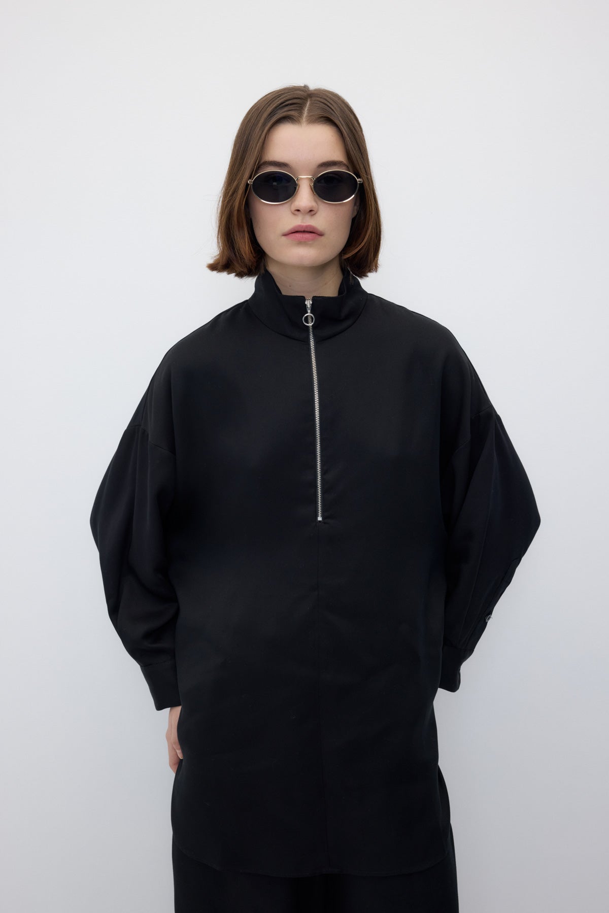 2821-CM-BL_Dina-Shirt-Black_RITA_ROW_WOMEN_AW26_2.jpg?v=1784106797