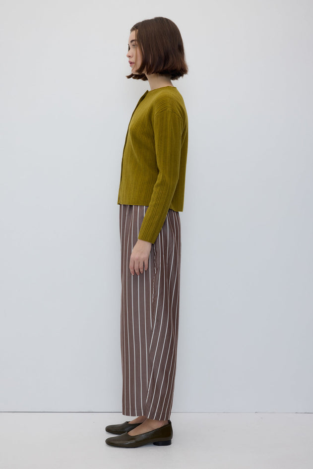 2834-JE-PI_Bosco-Cardigan-Pistachio_RITA_ROW_WOMEN_AW26_4.jpg?v=1784109645