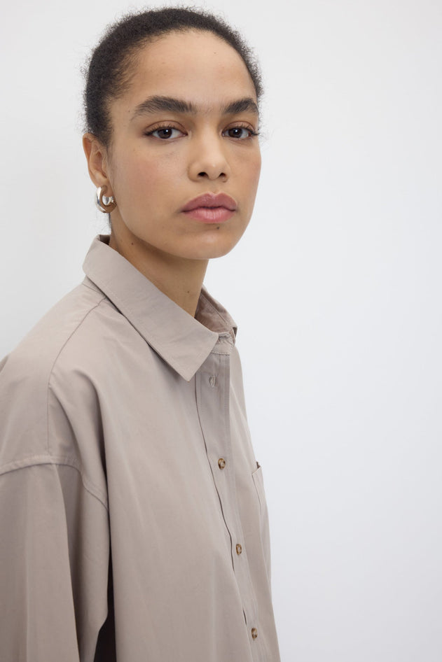 2879-CA-GR_Morris-Shirt-Grey_RITA_ROW_WOMEN_AW26_5.jpg?v=1784193883