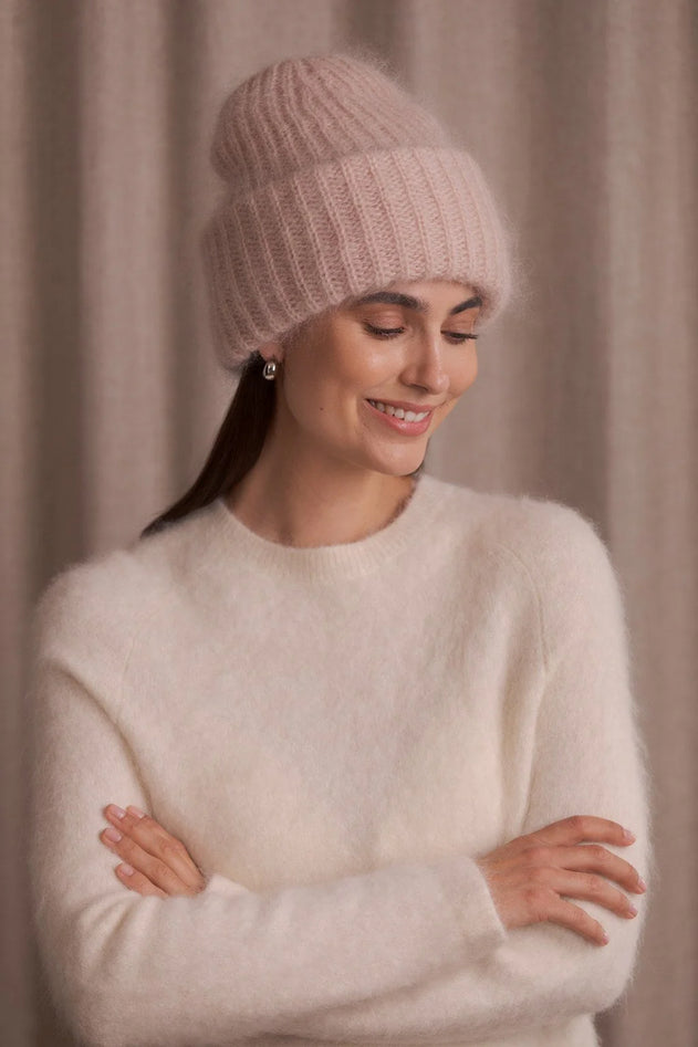 Women’s light rose mohair hat