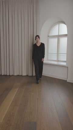 Long-sleeved Cashmere V-Neck Sweater Black