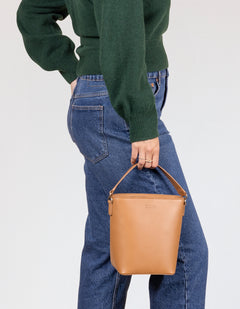 Bobbi Bucket Bag Midi Cognac Vegan Uppeal™