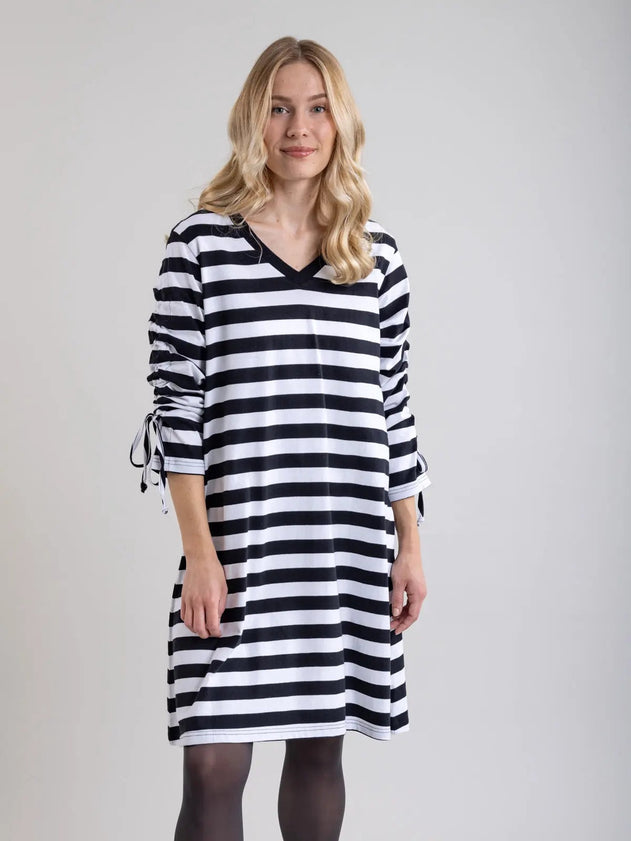 Ailigas Dress Black and White striped