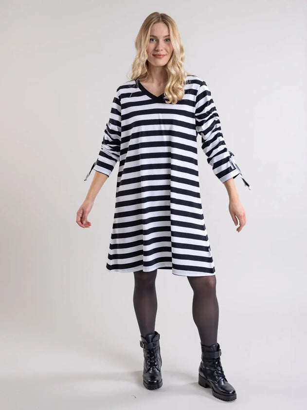 Ailigas Dress Black and White striped