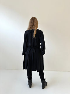 Lom Knee-Length Dress Island Raven Black