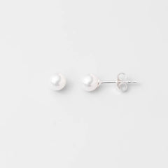 Fejn Pearl Stud Earrings