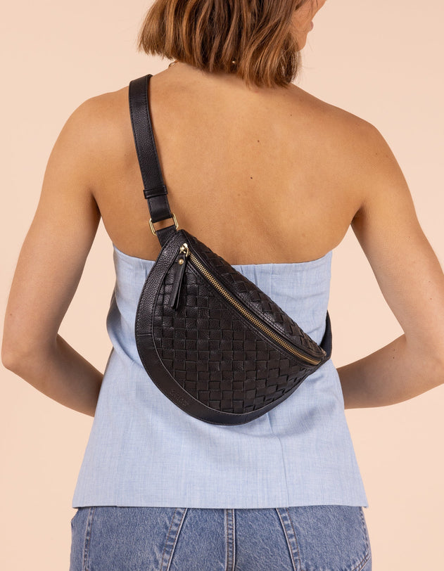 Ray Bumbag Woven Soft Grain Leather Black