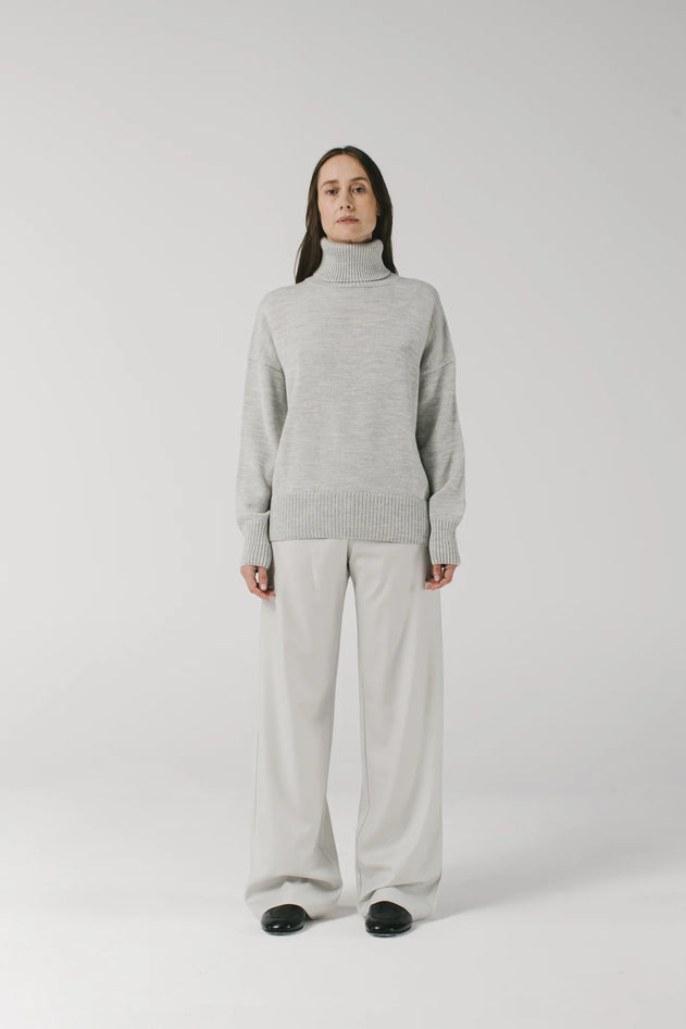 Heavy Turtle Neck Knit Grey