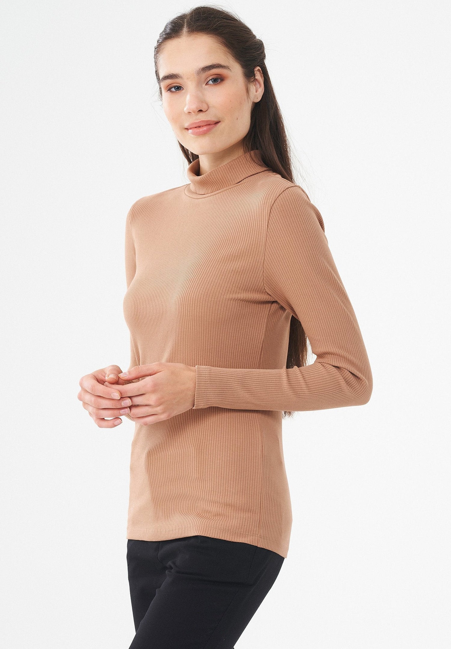 Women's Long Sleeved Cotton Turtleneck Light Brown