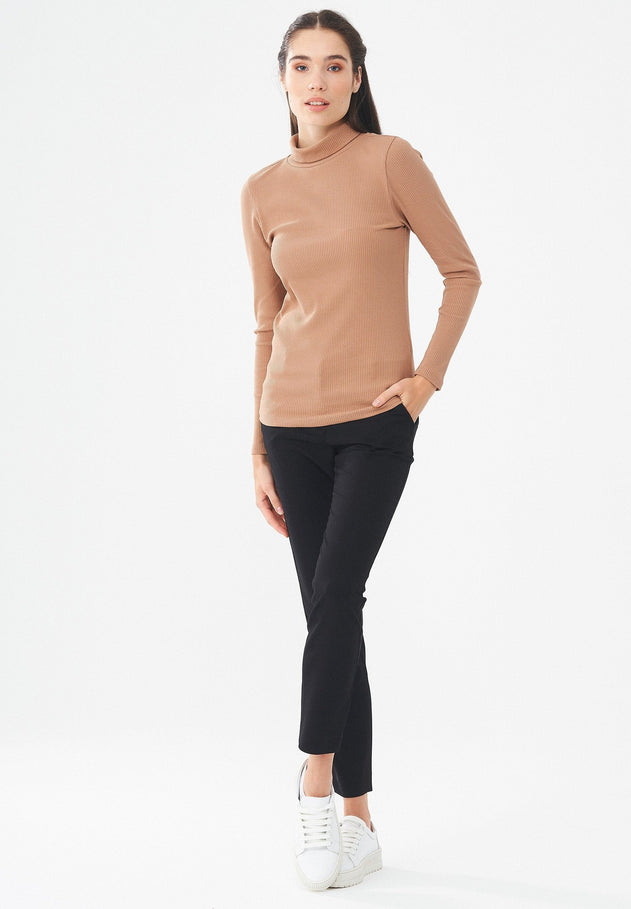 Women's Long Sleeved Cotton Turtleneck Light Brown